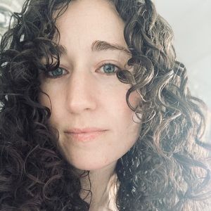 Meet your Posher, Carly